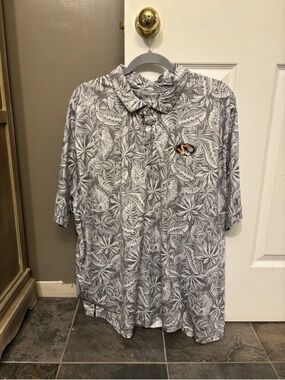 Tommy Bahama Gray & White Leaf-Print Polo with Embroidered Logo